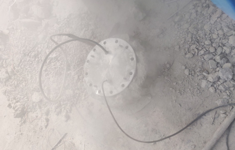 Application case of Limaco radar level meter in cement silo